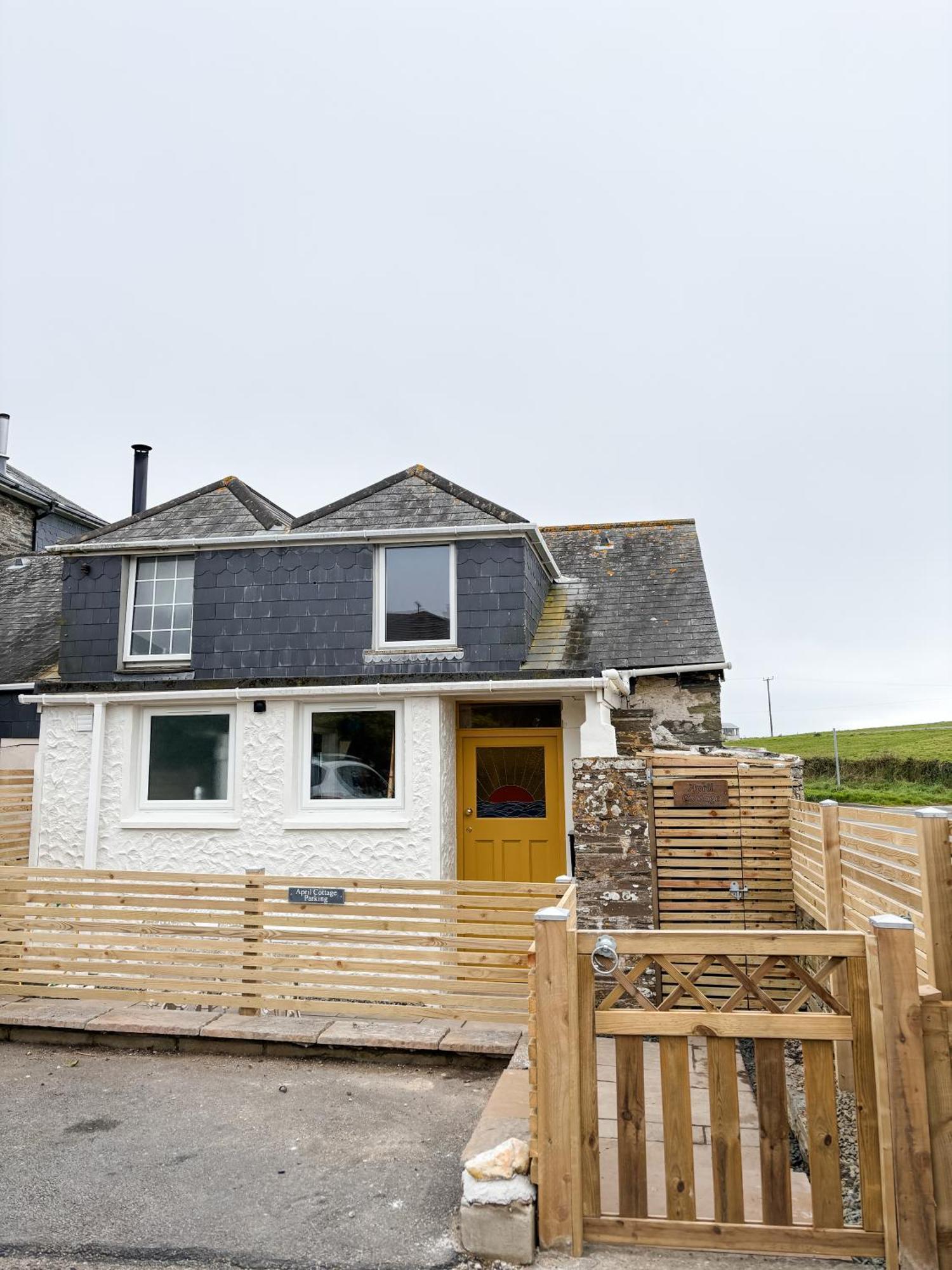 April Holiday home Tintagel